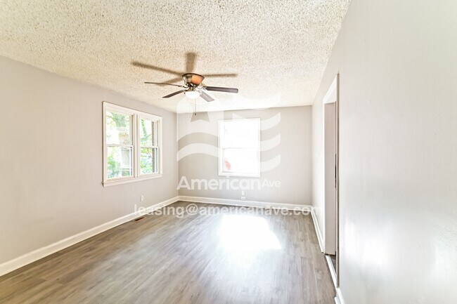 Foto del edificio - 2210 Corning Rd