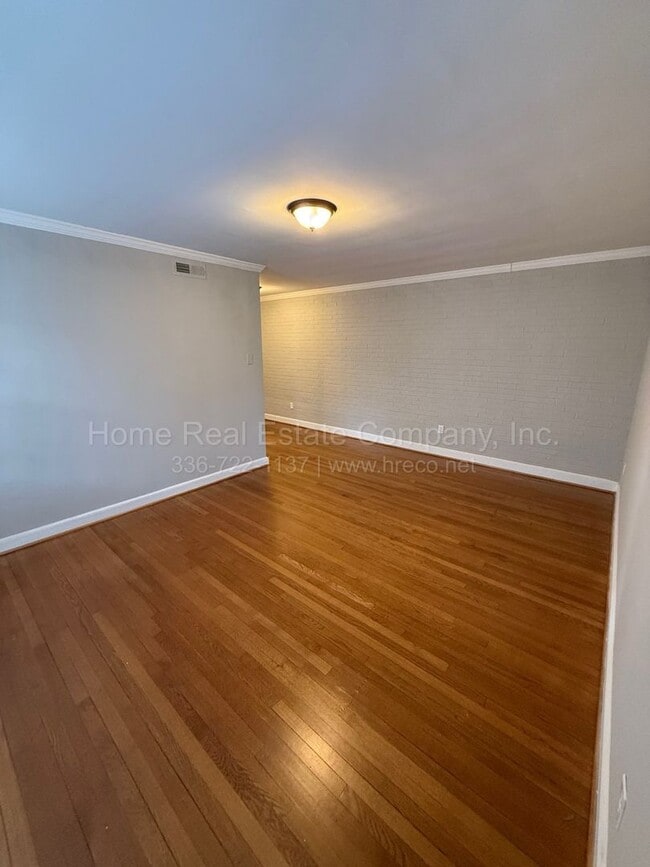 Building Photo - 803 W End Blvd