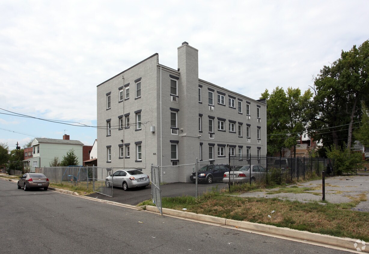 Foto principal - 5035 Central Ave SE