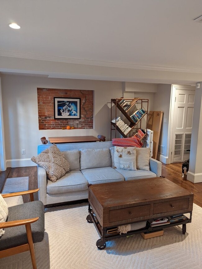 Building Photo - South End 2 BR 2 BA on Dartmouth St for 7/1