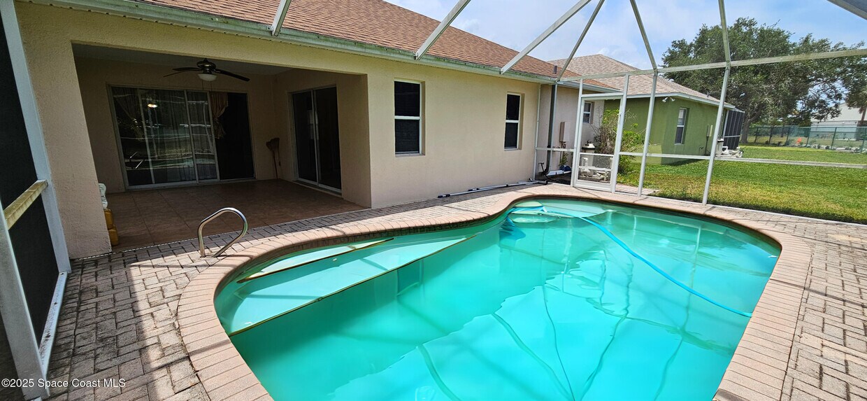 Foto principal - 4951 Somerville Dr