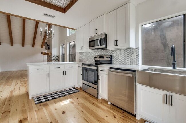 Foto del edificio - 4011 Rosser Square