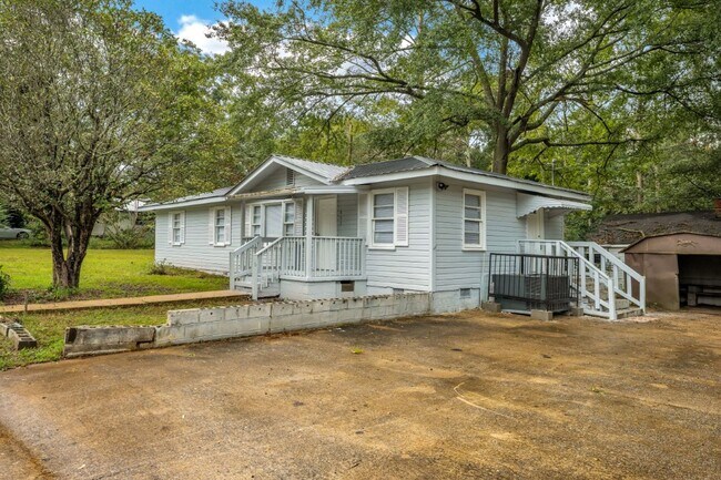 Foto del edificio - Renovated 4 BR Home- Move In Ready!