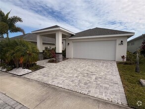 Building Photo - 3109 King Palm Dr