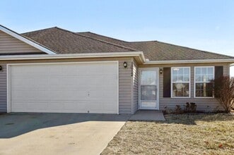 Building Photo - 1012 NW Willow Dr