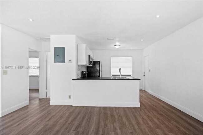 Foto del edificio - 1344 NW 7th Terrace