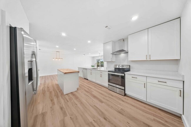 Building Photo - 948 Canal Cir