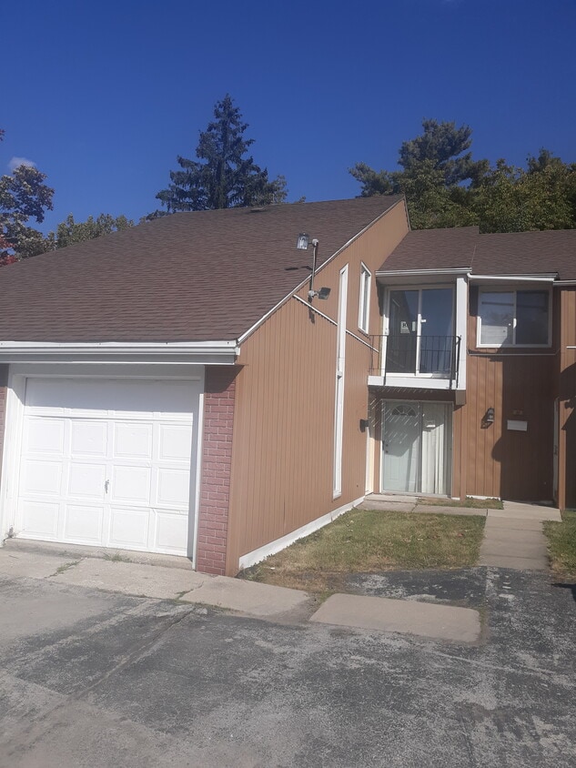 Front view - 946 Morningside Ln