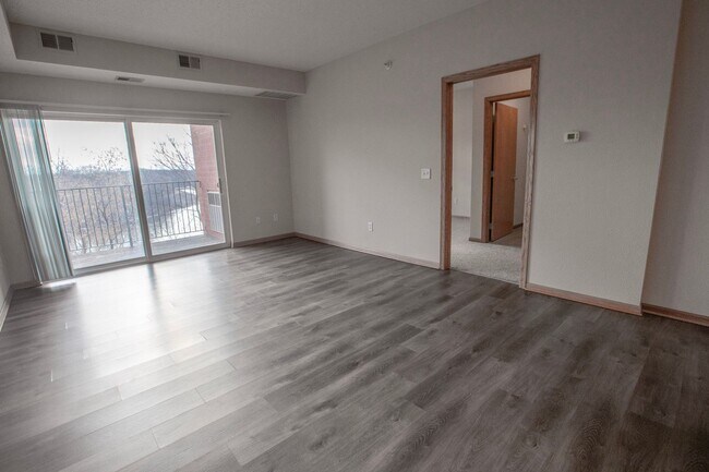 Interior Photo - Granite Shores
