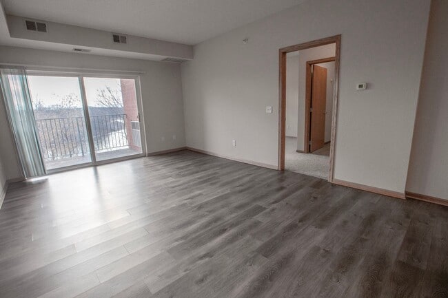 Interior Photo - Granite Shores