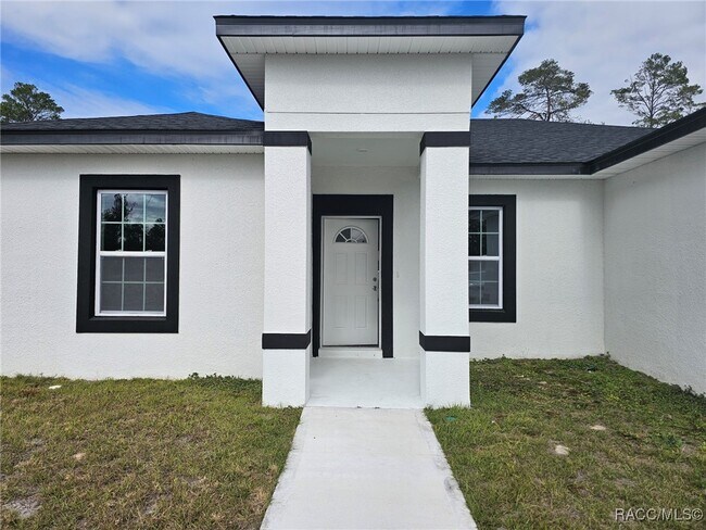 Foto del edificio - 4479 SW 170th Street Rd