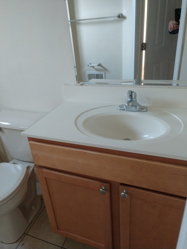 Bathroom - 150 N Midler Ave