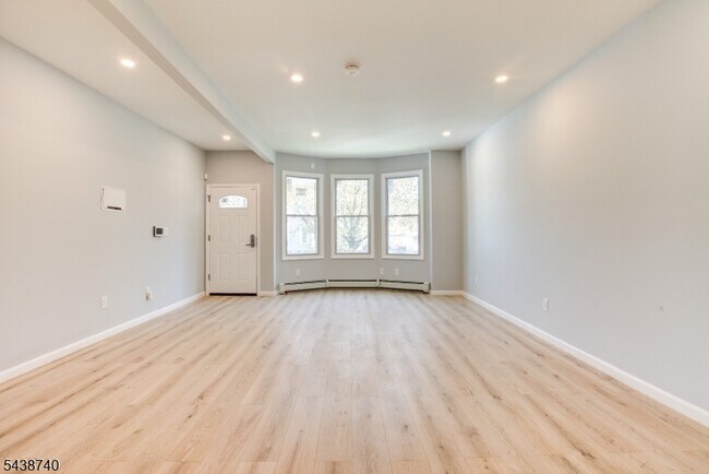 Foto del edificio - 34 Millington Ave