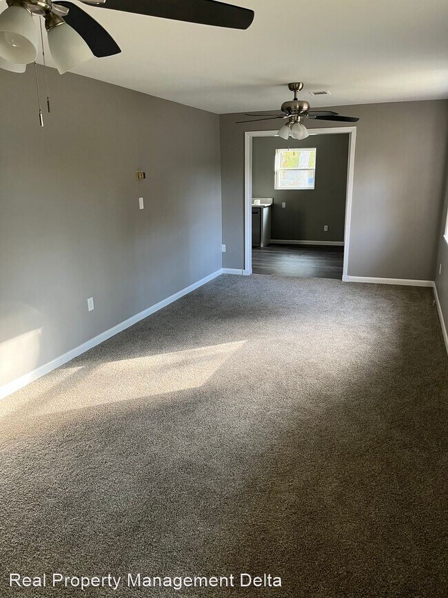 Foto del edificio - 4 br, 2 bath House - 116 West Nipper St.