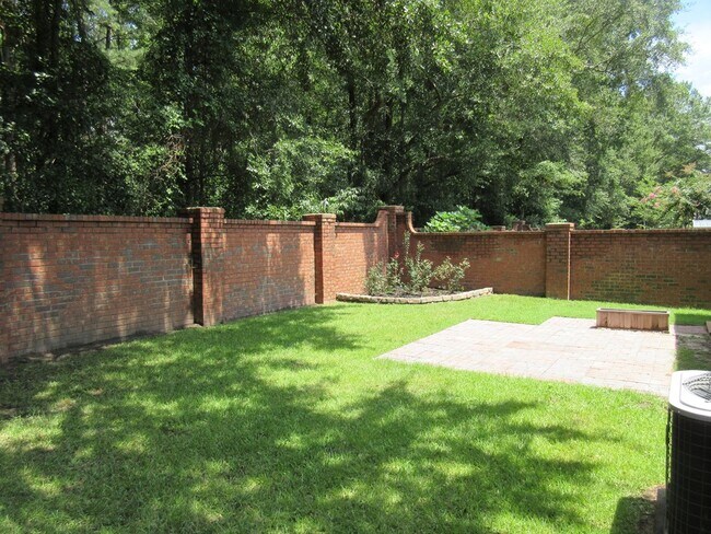 Building Photo - 3112 Girard Dr