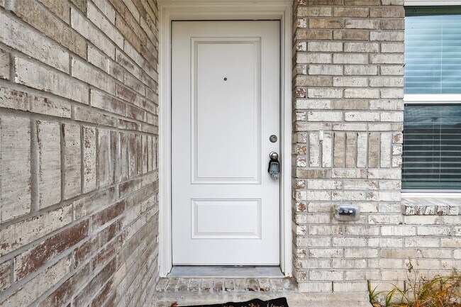 Building Photo - 3302 Hereford Dr