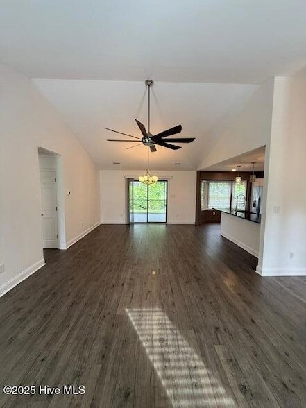 Foto del edificio - 714 San Juan Rd