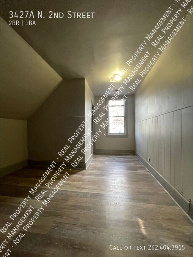 Building Photo - Remodeled 2 bedroom upper Duplex!!!