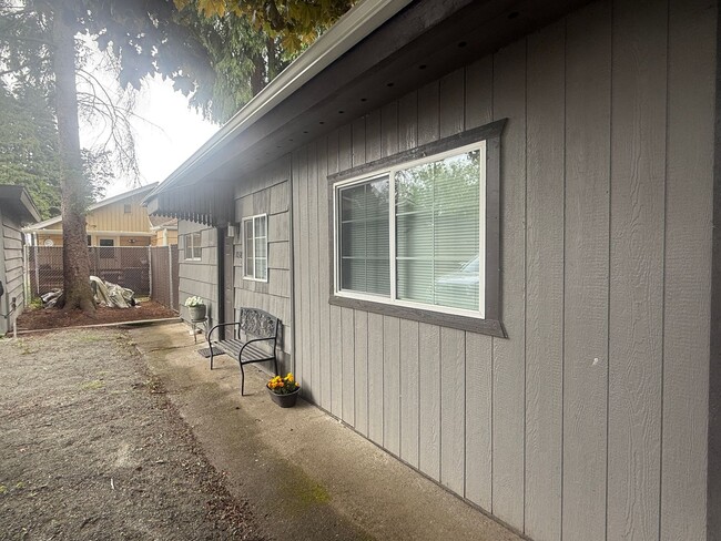 Building Photo - Detached 1 Bed 1 Bath ADU Pet Friendly