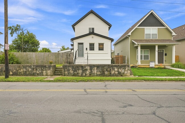 Building Photo - 615 Frebis Ave
