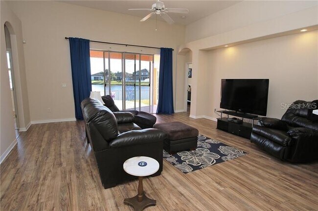 Foto del edificio - 7124 Maysville Ct