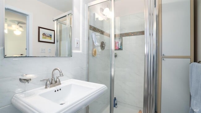 Foto del edificio - 110 Floribel Ave