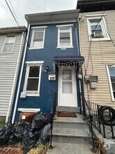 Building Photo - 622 Lamberton St
