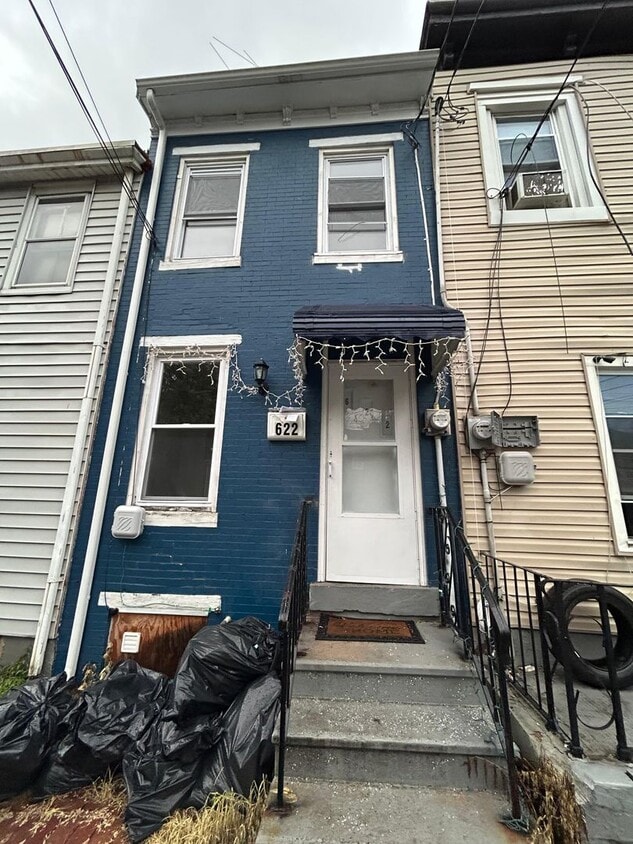 Primary Photo - 622 Lamberton St
