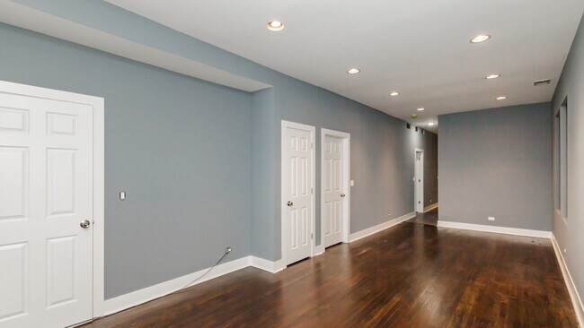 Building Photo - 1019 N Ridgeway Ave