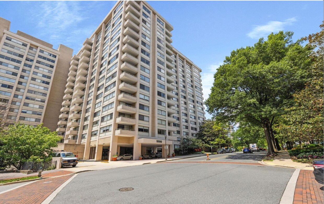 Foto principal - 5500 Friendship Blvd
