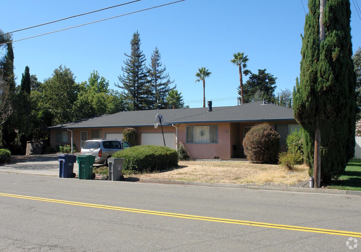 Building Photo - 41 Ursuline Rd