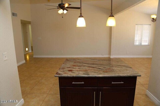 Building Photo - 1214 E Kerry Ln