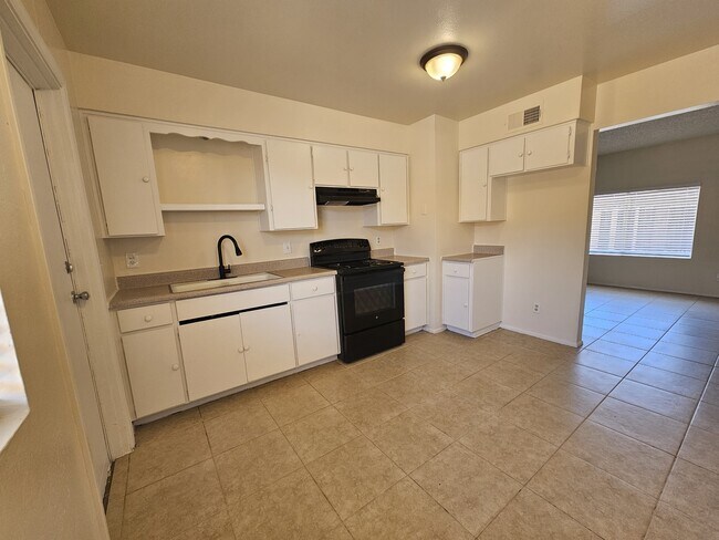 Foto del edificio - 2222 E Broadway Rd
