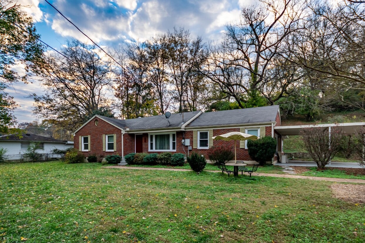 Fantastic 3/2 East Nashville w/ Bonus Room & Sunroom! - Fantastic 3/2 East Nashville w/ Bonus Room & Sunroom!
