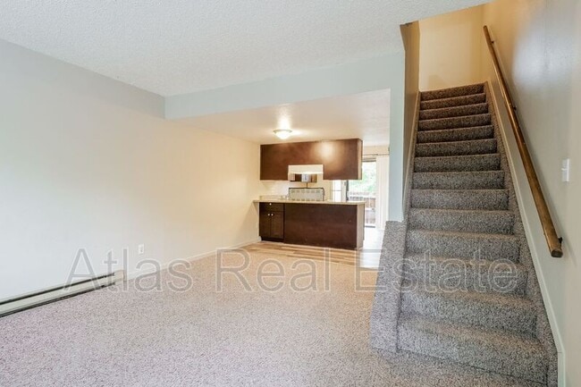 Building Photo - 32 Royal Crest Dr