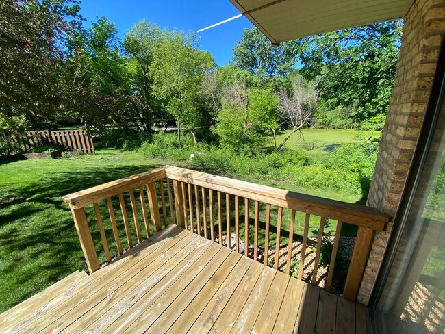 Building Photo - Nice, Updated 3br/3ba in Minnetonka