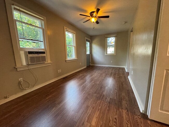 Foto del edificio - 13176 Wilton Ave