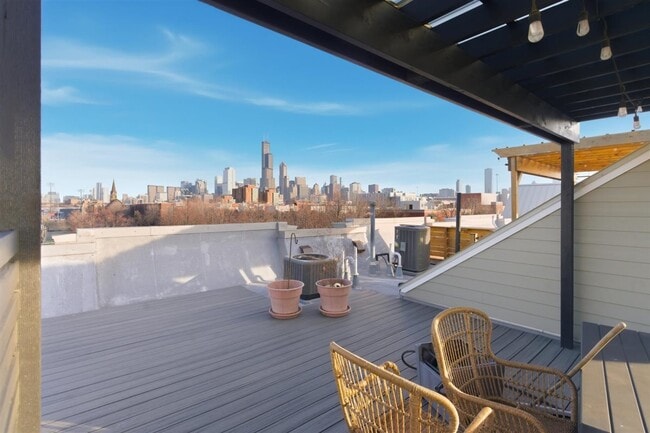 Foto del edificio - 839 W 14th Pl