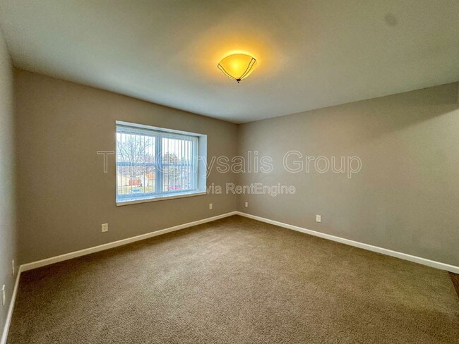 Building Photo - 600 E McKinley Rd