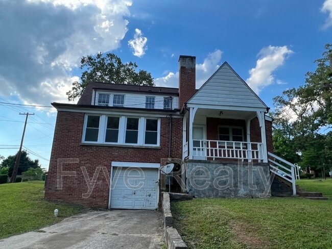 Building Photo - 3300 Lansing Ave