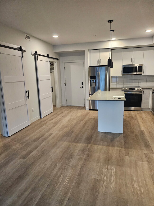 Photo du bâtiment - 2465 Gateway Rd