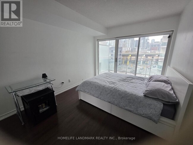 Building Photo - 600 Queens Quay W