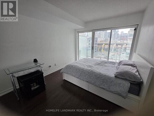 Photo du bâtiment - 600 Queens Quay W