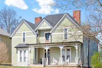 Building Photo - 117 Marion St