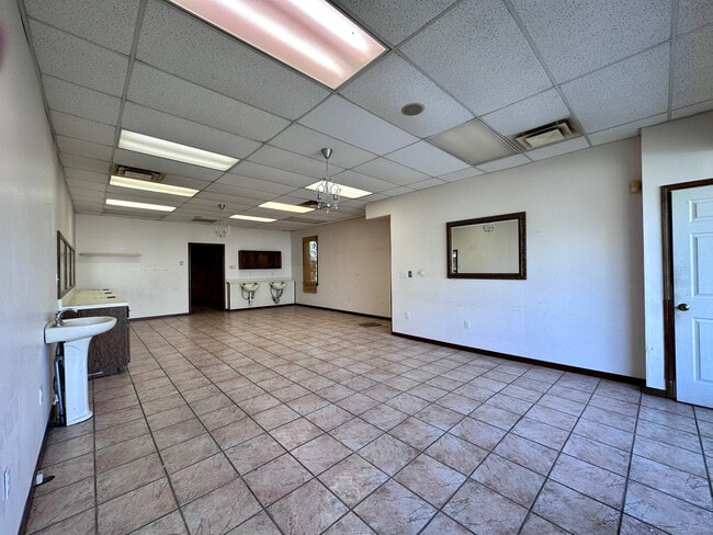 Building Photo - 1326 E Washington St