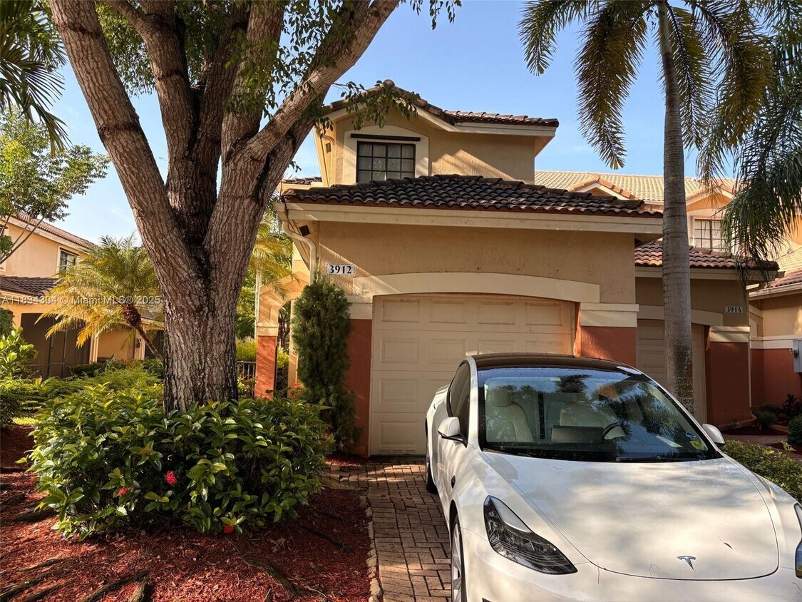 Foto principal - 3912 Tree Top Dr