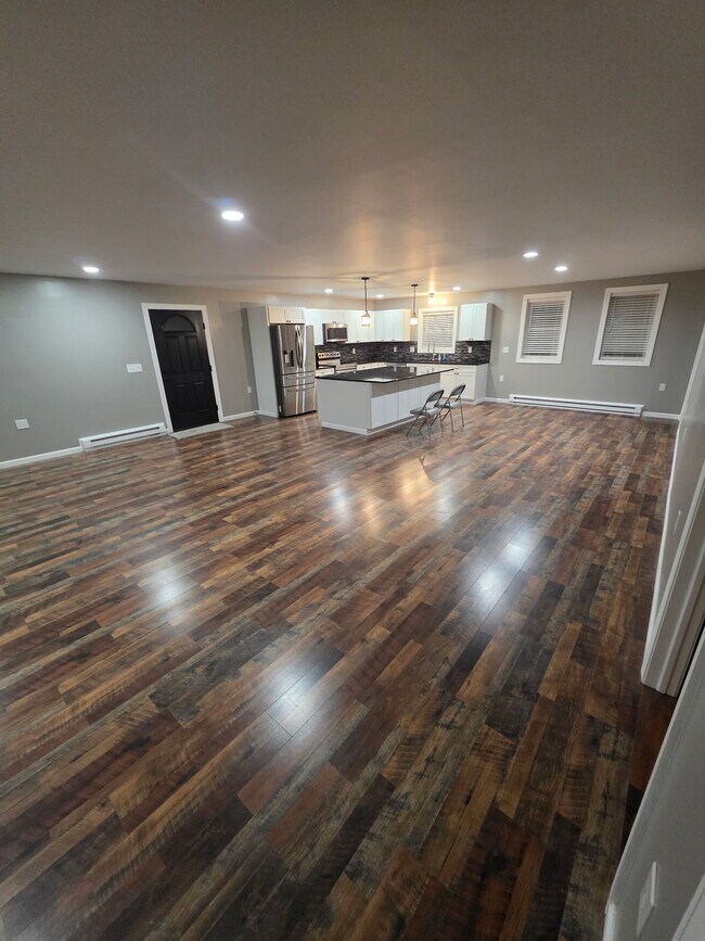 Cocina/sala de estar abierta - 356 Main St