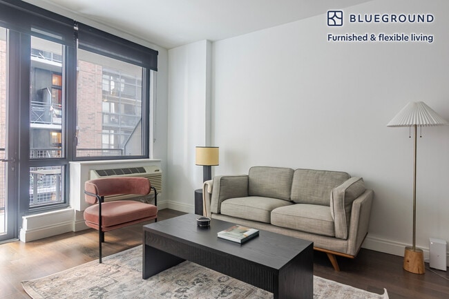 Building Photo - 148 1st St