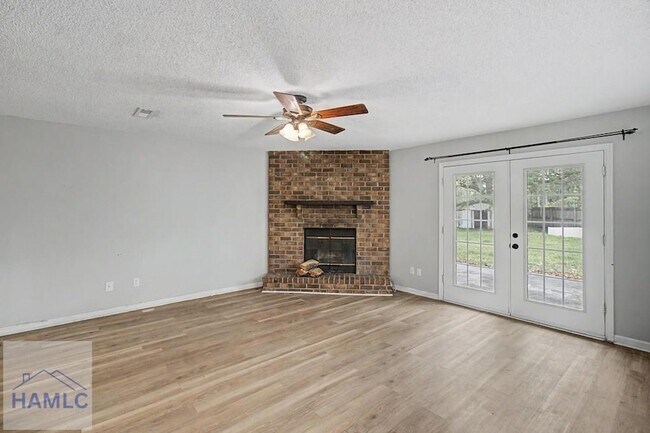 Foto del edificio - 21 Pinewood Ln