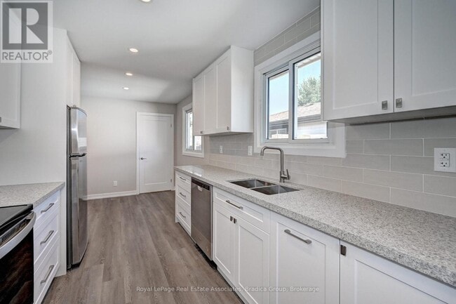 Building Photo - 78 Barwood Crescent